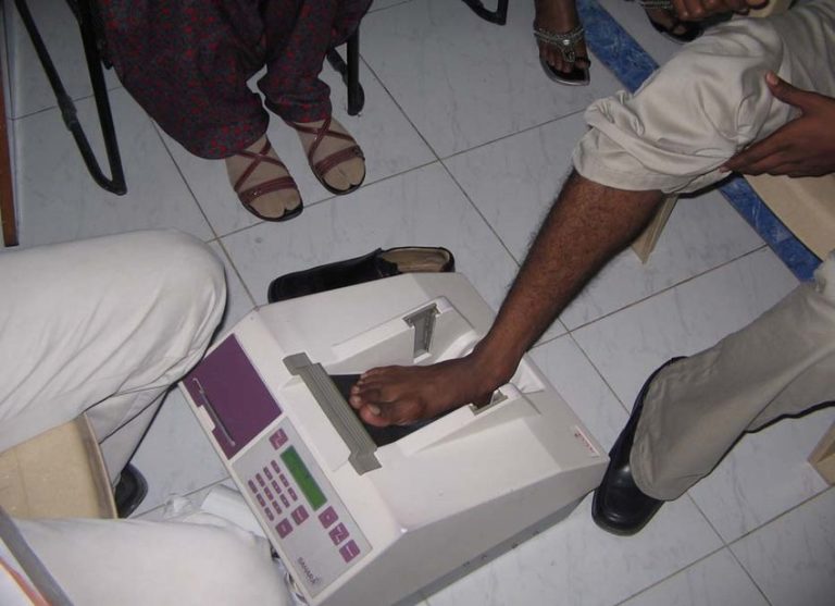 Fig-Portable-QUS-heel-bone-densitometer-It-consists-of-two-unfocused-transducers-mounted